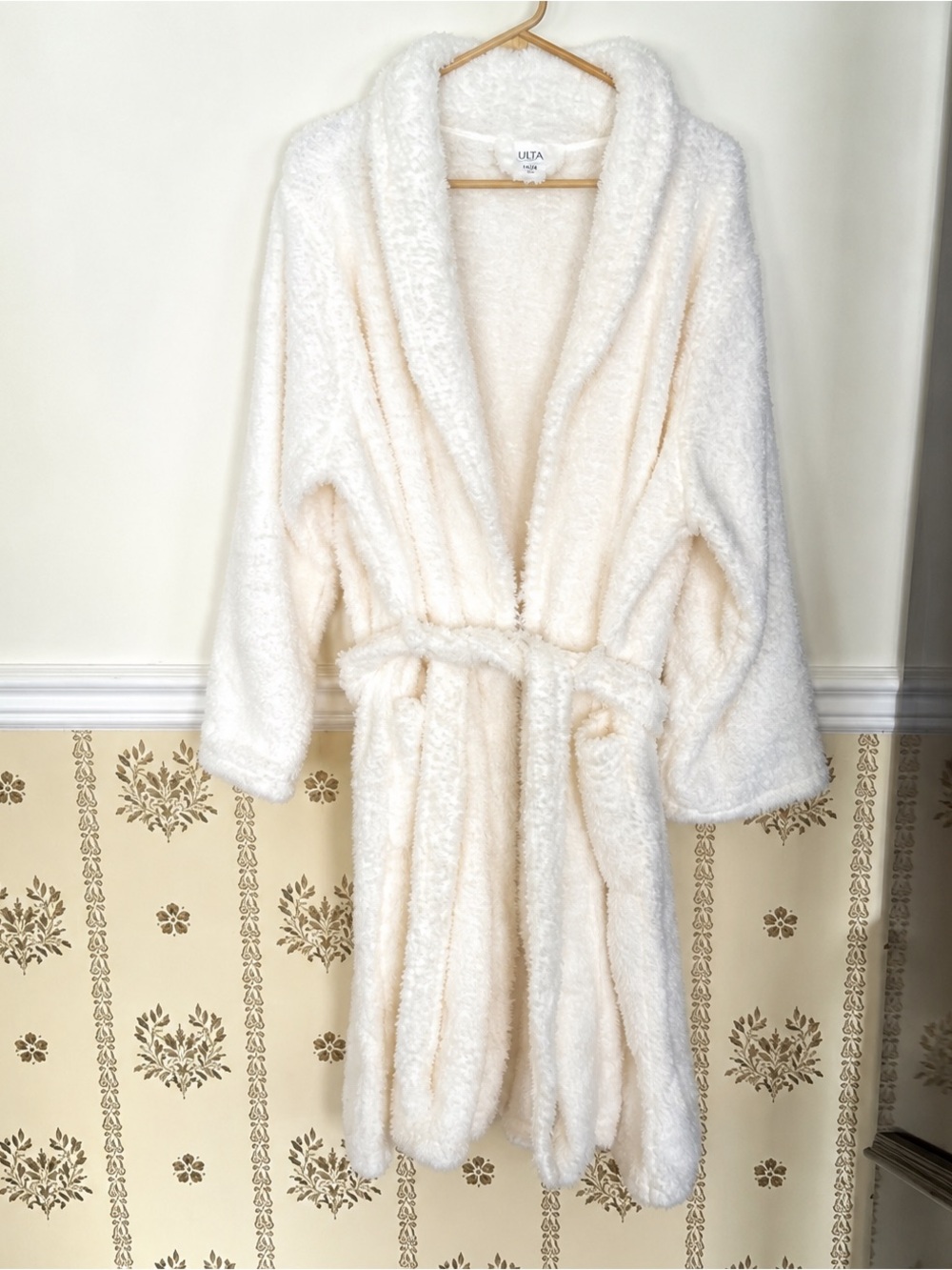 Ulta Beauty Plush Robe in Ivory White